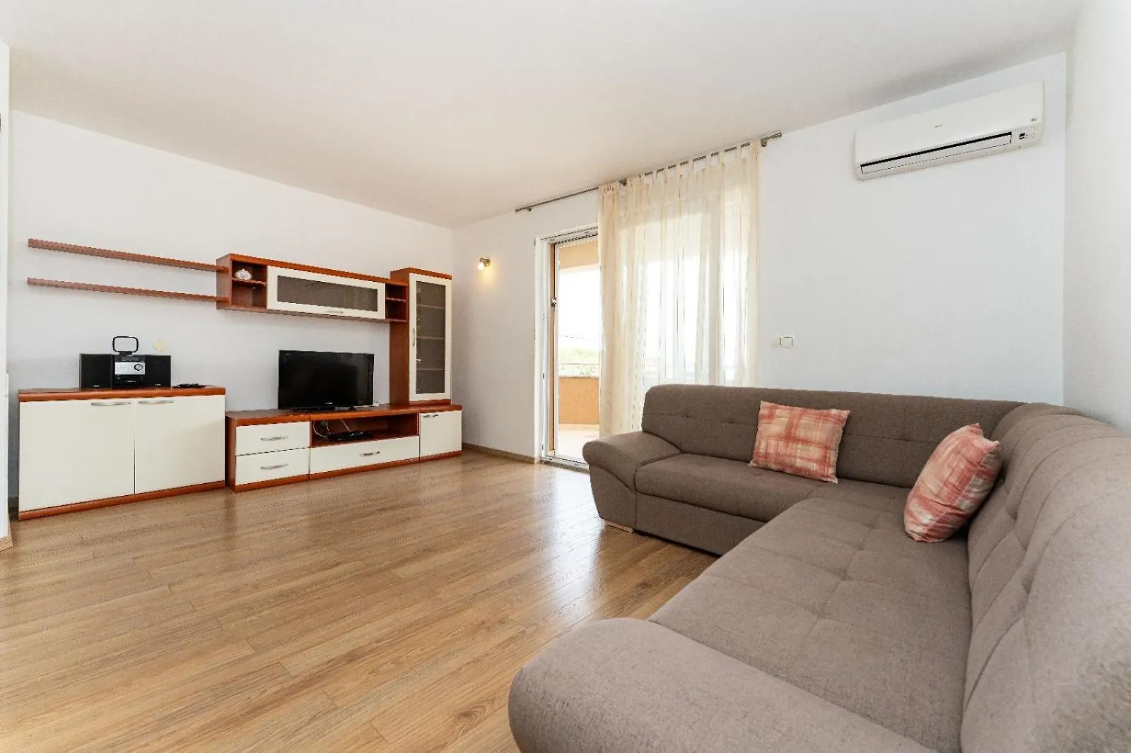 Holiday Home Mokra With Private Pool Zdrelac Croatia